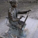 памятник юному художнику