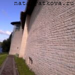 Стена вдоль реки Великой к Варлаамской башни