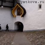 Арка - вход на дорогу к Успенскому собору