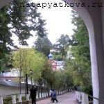 Арка - выход на дорогу к Успенскому собору