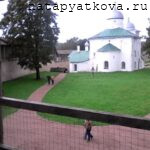 Вид на двор Изборской крепости с восточной стены