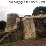 Стена Никольского захаба и развалины Плоской башни