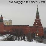 Боровицкая башня и памятник князю Владимиру на Боровицкой площади - фото из интернета