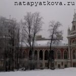 Вид на правое крыло Большого дворца со стороны Большого дуба