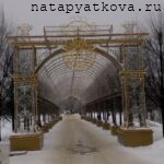 Подход к светящейся арке со стороны Центральных ворот в Царицыно