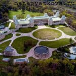 Вид на музей-заповедник "Царицыно" с высоты летом-фото из интернета
