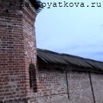 Стена вдоль Митрополичьего сада