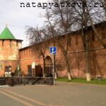 Вид на Кладовую башню со стороны Дмитриевской башни