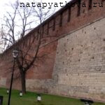 Вид на стену от башни Коромыслова до Тайницкой башни