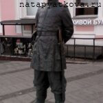 Памятник городовому у Б. Покровской улицы возле Дмитриевской башни Нижегородского Кремля