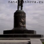 Памятник Чкалову у Чкаловской лестницы