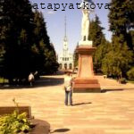 Москва. Северный речной вокзал. Подход к зданию со стороны парка - вид 1